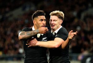 All Blacks smash France in strong...