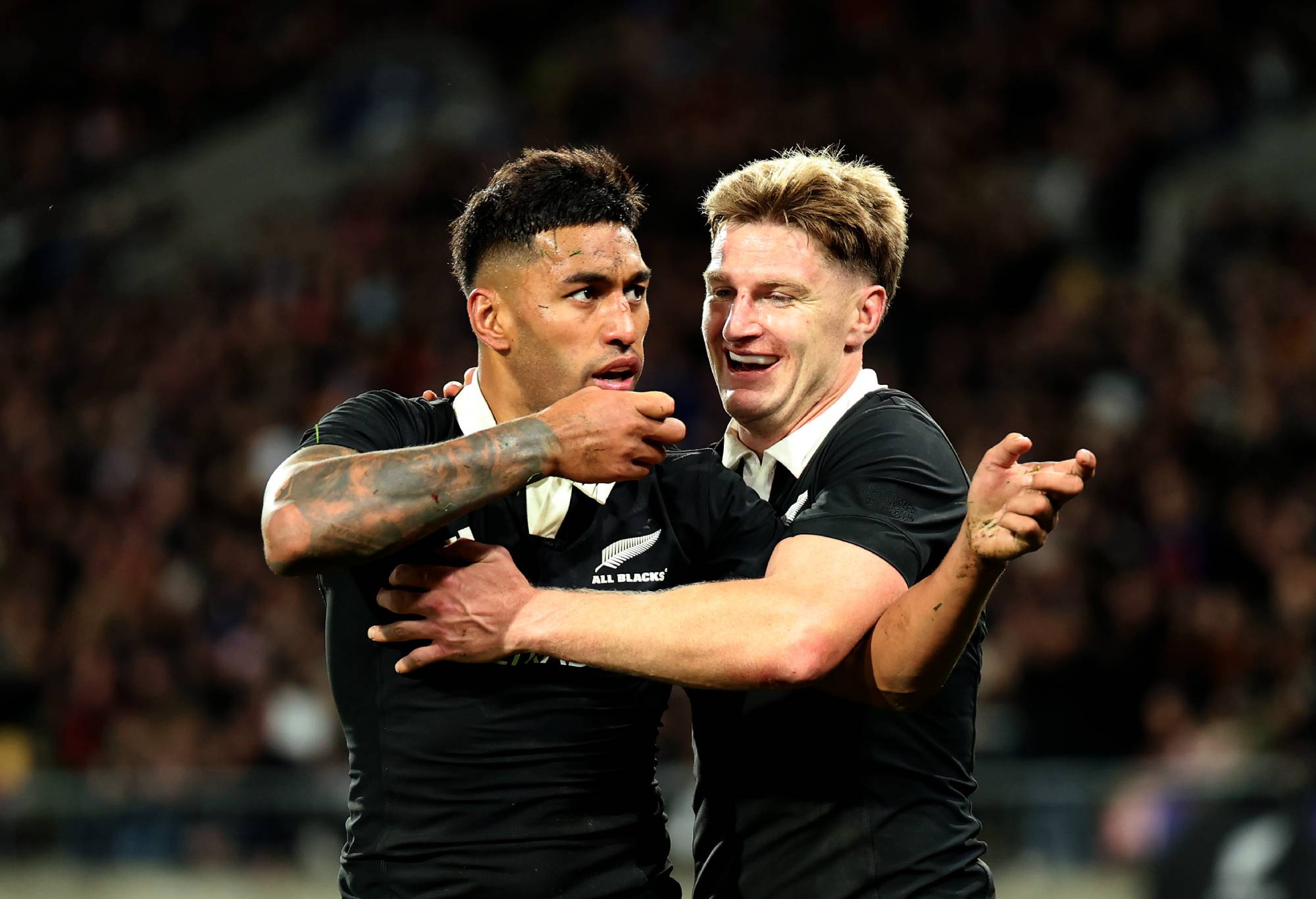 All Blacks smash France in strong...